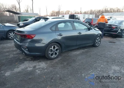2021 Kia Forte Lxs z USA, uszkodzony, nr VIN 3KPF24AD7ME313590